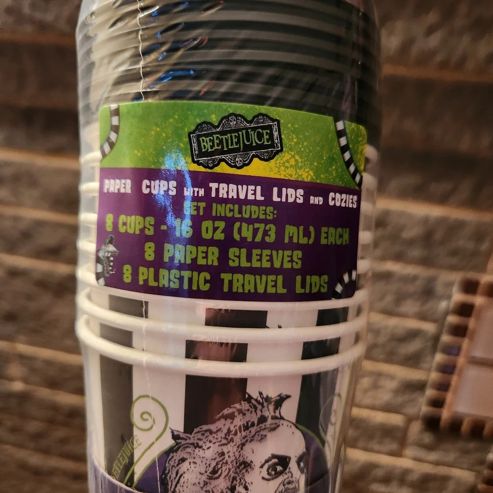Beetlejuice paper travel cups with lids 16oz 8ct NEW